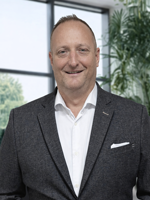 Gavin Warner headshot