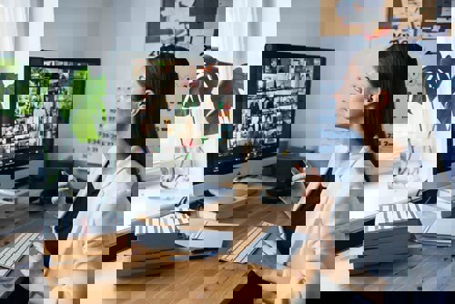 online video call with many participants 